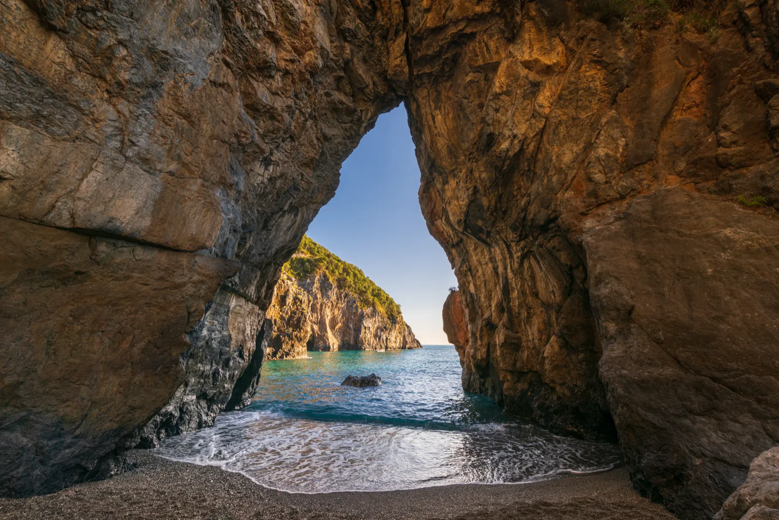 L'Arco di Enea, arco naturale sulla costa di San Nicola Arcella